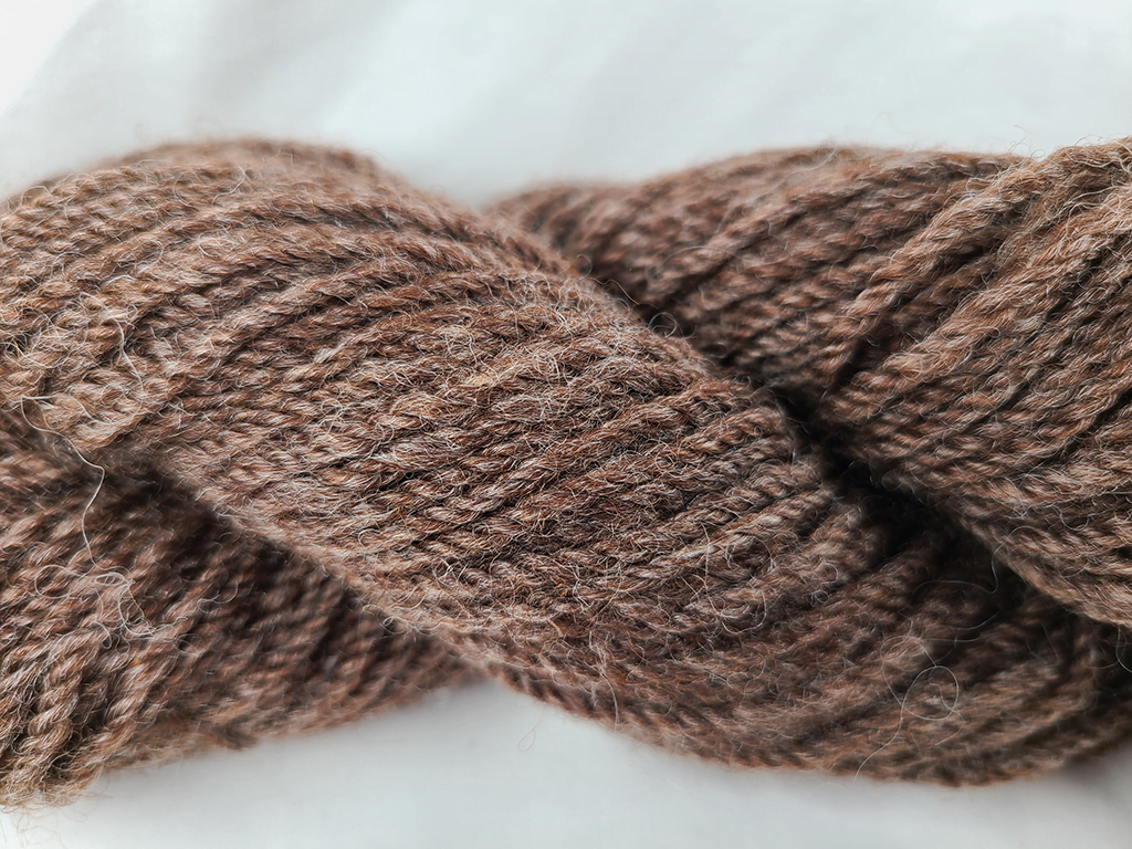 yarn – Natural Medium Brown – Worsted